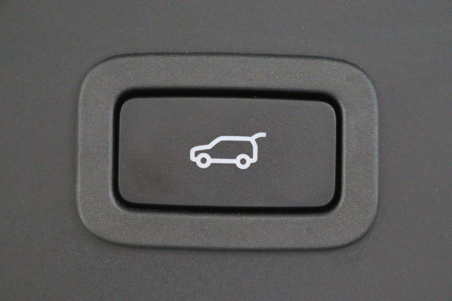 Land Rover Range Rover Velar 2.0 D180 AWD SE Automaat Leer, Panoramadak, Keyless, LED, Camera, Apple CarPlay, Trekhaak, 19''