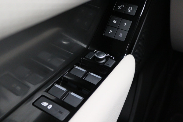 Land Rover Range Rover Velar 2.0 D180 AWD SE Automaat Leer, Panoramadak, Keyless, LED, Camera, Apple CarPlay, Trekhaak, 19''