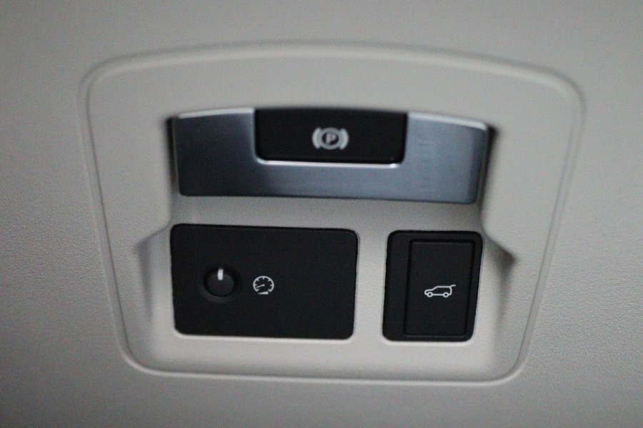 Land Rover Range Rover Velar 2.0 D180 AWD SE Automaat Leer, Panoramadak, Keyless, LED, Camera, Apple CarPlay, Trekhaak, 19''