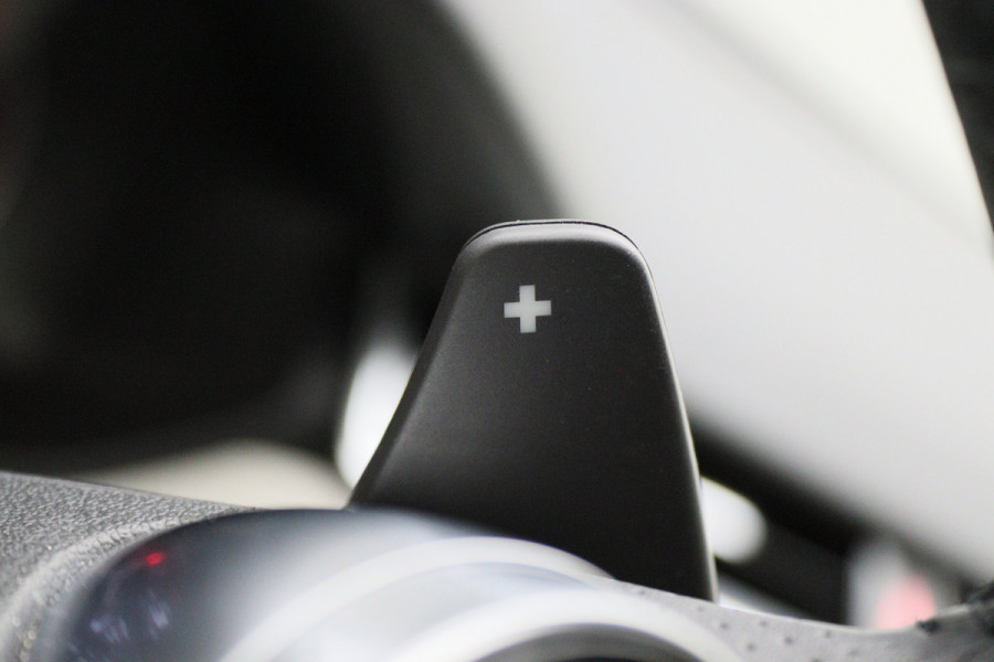 Land Rover Range Rover Velar 2.0 D180 AWD SE Automaat Leer, Panoramadak, Keyless, LED, Camera, Apple CarPlay, Trekhaak, 19''