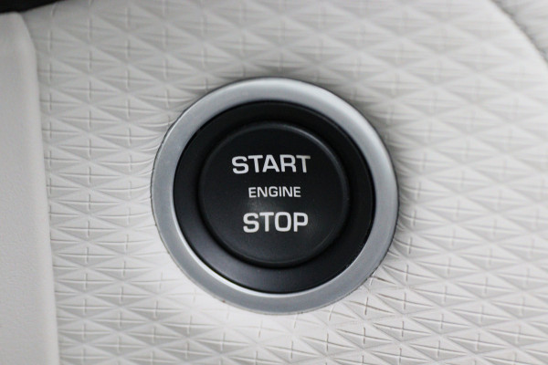 Land Rover Range Rover Velar 2.0 D180 AWD SE Automaat Leer, Panoramadak, Keyless, LED, Camera, Apple CarPlay, Trekhaak, 19''