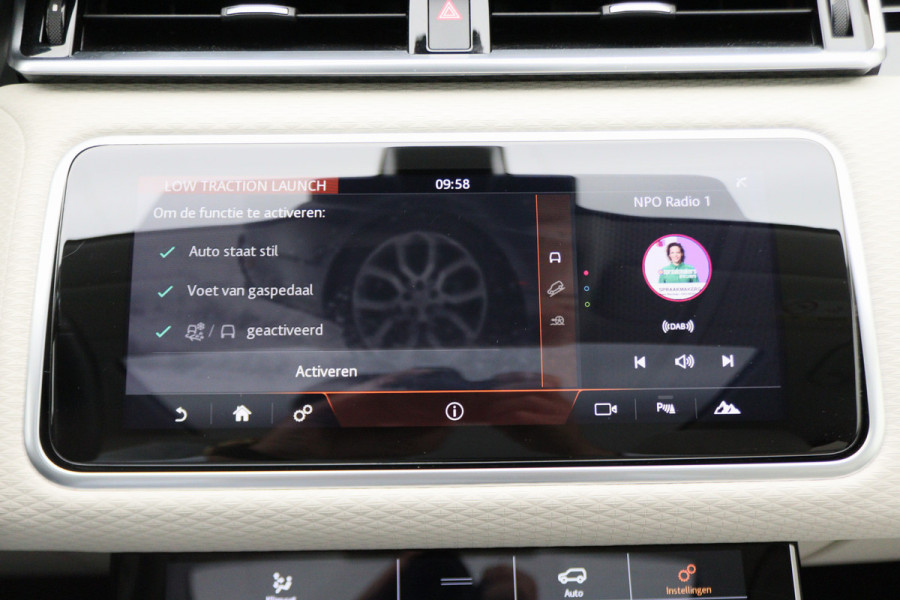 Land Rover Range Rover Velar 2.0 D180 AWD SE Automaat Leer, Panoramadak, Keyless, LED, Camera, Apple CarPlay, Trekhaak, 19''