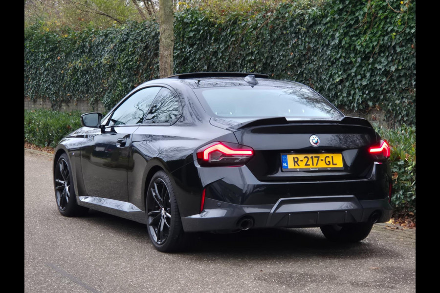 BMW 2 Serie 220i M Sport Coupé 50-jahre Edition Fabrieksgarantie Schuifdak NAP NL CarPlay Camera 100% Dealeronderhouden RIJKLAAR