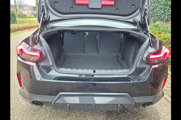 BMW 2 Serie 220i M Sport Coupé 50-jahre Edition Fabrieksgarantie Schuifdak NAP NL CarPlay Camera 100% Dealeronderhouden RIJKLAAR