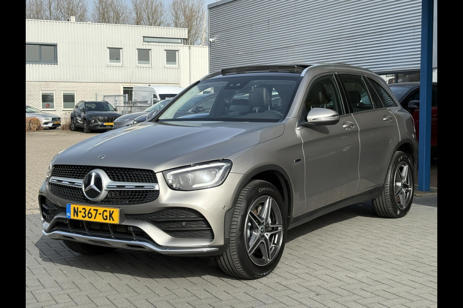 Mercedes-Benz GLC 300e 4MATIC Premium Plus | Panoramadak | Trekhaak | Achteruitrijcamera | Stoelverwarming | Half leder |