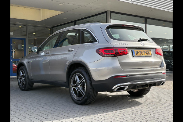 Mercedes-Benz GLC 300e 4MATIC Premium Plus | Panoramadak | Trekhaak | Achteruitrijcamera | Stoelverwarming | Half leder |