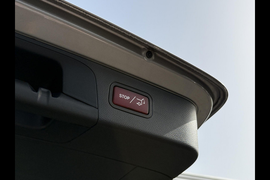 Mercedes-Benz GLC 300e 4MATIC Premium Plus | Panoramadak | Trekhaak | Achteruitrijcamera | Stoelverwarming | Half leder |