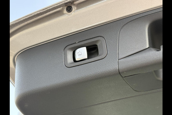 Mercedes-Benz GLC 300e 4MATIC Premium Plus | Panoramadak | Trekhaak | Achteruitrijcamera | Stoelverwarming | Half leder |