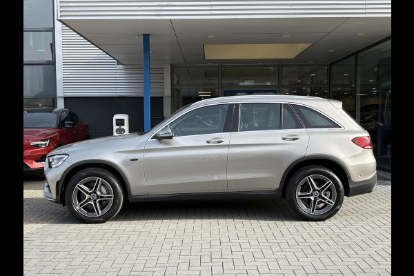 Mercedes-Benz GLC 300e 4MATIC Premium Plus | Panoramadak | Trekhaak | Achteruitrijcamera | Stoelverwarming | Half leder |