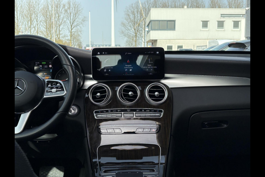 Mercedes-Benz GLC 300e 4MATIC Premium Plus | Panoramadak | Trekhaak | Achteruitrijcamera | Stoelverwarming | Half leder |