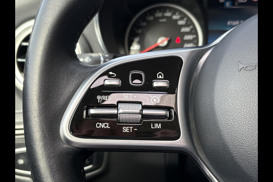 Mercedes-Benz GLC 300e 4MATIC Premium Plus | Panoramadak | Trekhaak | Achteruitrijcamera | Stoelverwarming | Half leder |