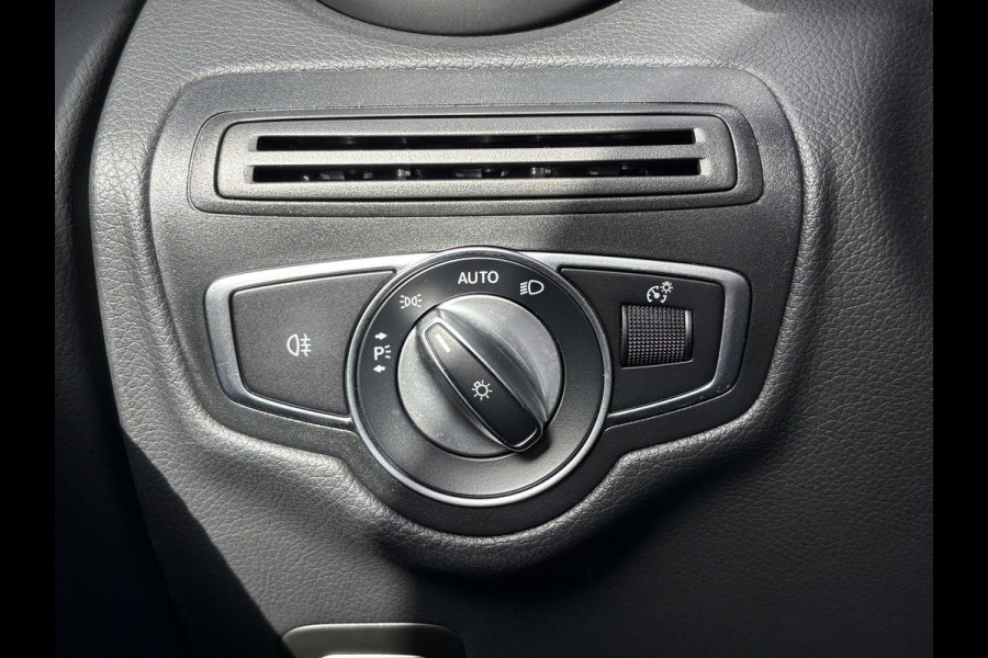 Mercedes-Benz GLC 300e 4MATIC Premium Plus | Panoramadak | Trekhaak | Achteruitrijcamera | Stoelverwarming | Half leder |