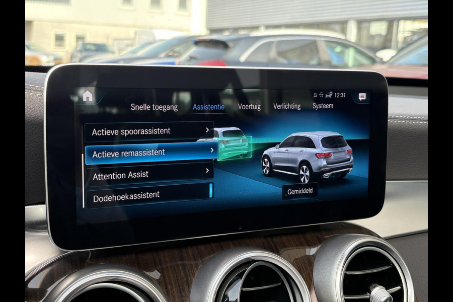 Mercedes-Benz GLC 300e 4MATIC Premium Plus | Panoramadak | Trekhaak | Achteruitrijcamera | Stoelverwarming | Half leder |