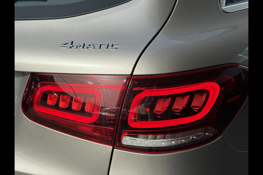 Mercedes-Benz GLC 300e 4MATIC Premium Plus | Panoramadak | Trekhaak | Achteruitrijcamera | Stoelverwarming | Half leder |