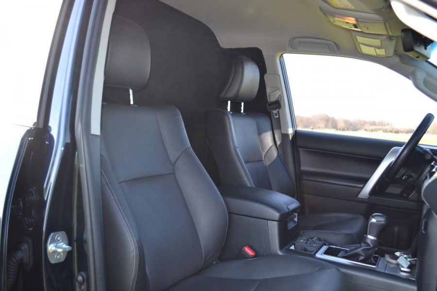 Toyota Land Cruiser 150 2.8 D-4D-F Professional Window Van