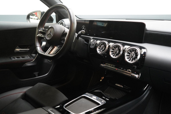 Mercedes-Benz A-Klasse 250 e AMG Line | SoH 96% | Sfeerverlichting | Navigatie | Black pakket | Sportstoelen