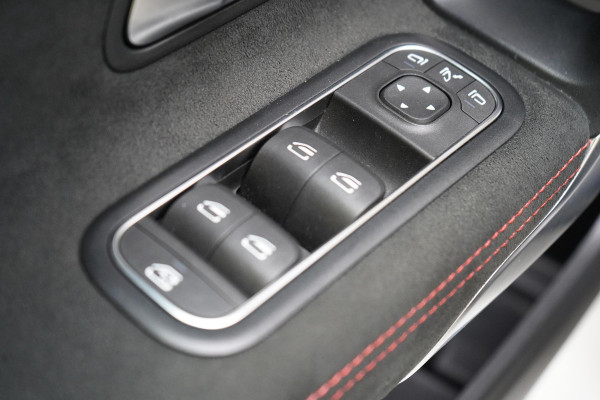 Mercedes-Benz A-Klasse 250 e AMG Line | SoH 96% | Sfeerverlichting | Navigatie | Black pakket | Sportstoelen