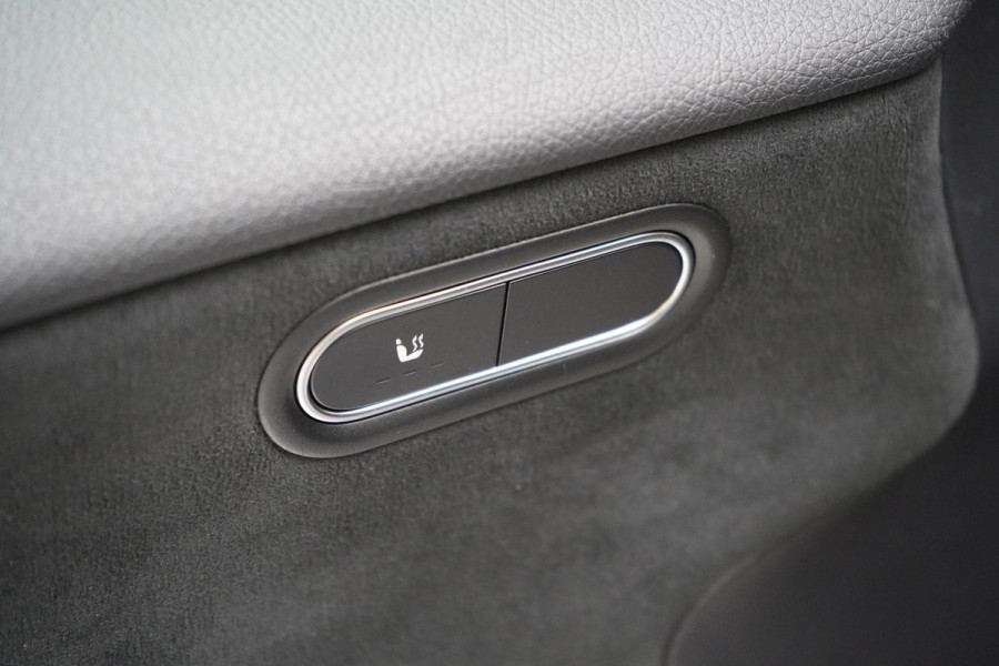 Mercedes-Benz A-Klasse 250 e AMG Line | SoH 96% | Sfeerverlichting | Navigatie | Black pakket | Sportstoelen