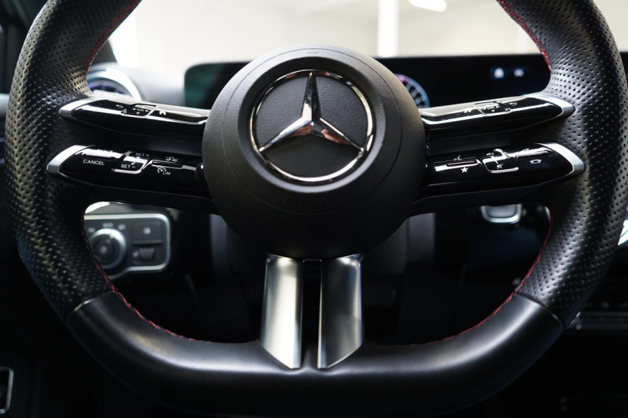 Mercedes-Benz A-Klasse 250 e AMG Line | SoH 96% | Sfeerverlichting | Navigatie | Black pakket | Sportstoelen