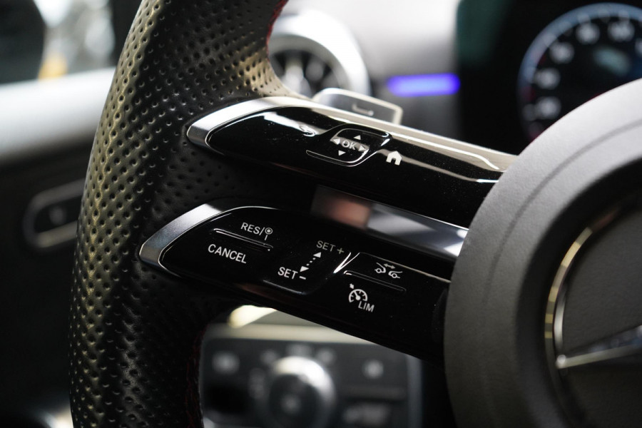 Mercedes-Benz A-Klasse 250 e AMG Line | SoH 96% | Sfeerverlichting | Navigatie | Black pakket | Sportstoelen