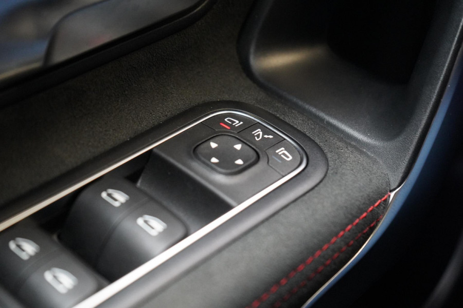Mercedes-Benz A-Klasse 250 e AMG Line | SoH 96% | Sfeerverlichting | Navigatie | Black pakket | Sportstoelen