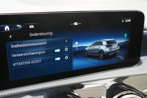 Mercedes-Benz A-Klasse 250 e AMG Line | SoH 96% | Sfeerverlichting | Navigatie | Black pakket | Sportstoelen