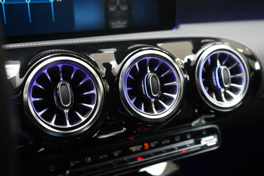 Mercedes-Benz A-Klasse 250 e AMG Line | SoH 96% | Sfeerverlichting | Navigatie | Black pakket | Sportstoelen