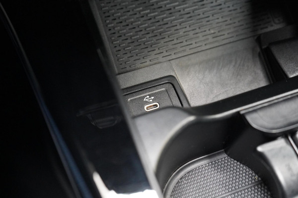 Mercedes-Benz A-Klasse 250 e AMG Line | SoH 96% | Sfeerverlichting | Navigatie | Black pakket | Sportstoelen