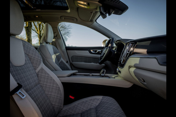 Volvo XC60 2.0 T6 Plug-in hybrid AWD Essential Edition Bright