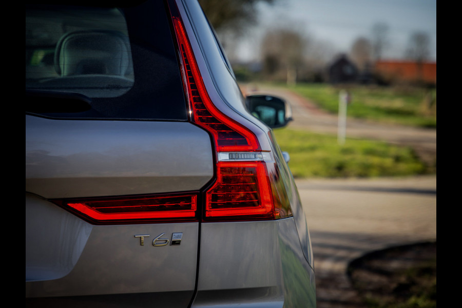 Volvo XC60 2.0 T6 Plug-in hybrid AWD Essential Edition Bright