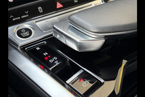 Audi e-tron 55 quattro S edition 95 kWh | Panoramadak | Stoelverwarming | Luchtvering | Memory Seats | ACC | B&O |