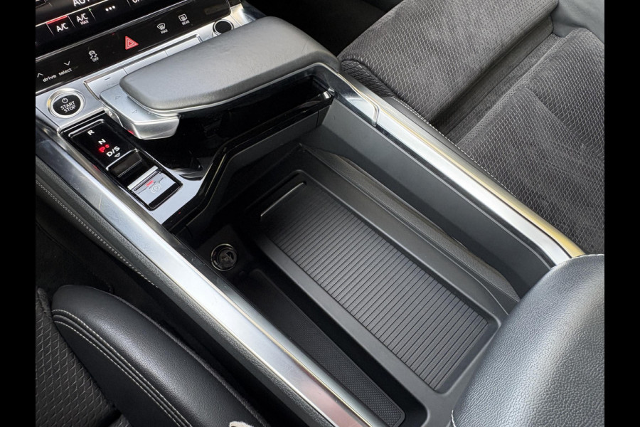 Audi e-tron 55 quattro S edition 95 kWh | Panoramadak | Stoelverwarming | Luchtvering | Memory Seats | ACC | B&O |