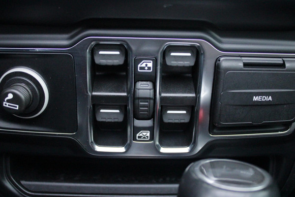 Jeep Wrangler Unlimited 4xe 380PK SAHARA OVERLAND | TRAILRATED | NAVIGATIE | APPLE CARPLAY/ANDROID AUTO | ACHTER/VOOR CAMERA | UITNEEMBARE DAKPLATEN | HARDTOP IN KLEUR | LEDEREN BEKLEDING | STOEL/STUUR VERWARMING | LED KOPLAMPEN | ADAPTIVE CRUISE CONTROL | TREE PLANKEN | HARD WHEELCOVER |