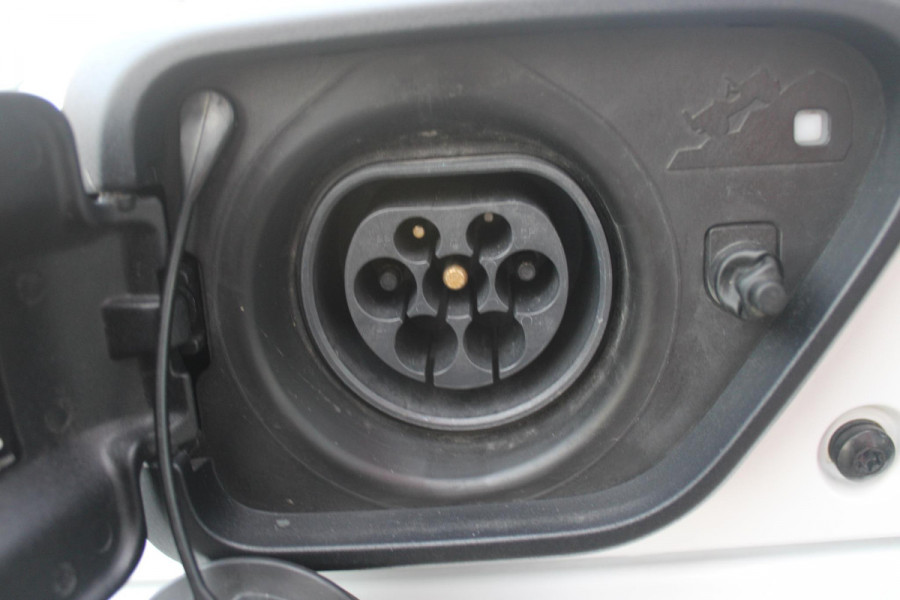 Jeep Wrangler Unlimited 4xe 380PK SAHARA OVERLAND | TRAILRATED | NAVIGATIE | APPLE CARPLAY/ANDROID AUTO | ACHTER/VOOR CAMERA | UITNEEMBARE DAKPLATEN | HARDTOP IN KLEUR | LEDEREN BEKLEDING | STOEL/STUUR VERWARMING | LED KOPLAMPEN | ADAPTIVE CRUISE CONTROL | TREE PLANKEN | HARD WHEELCOVER |