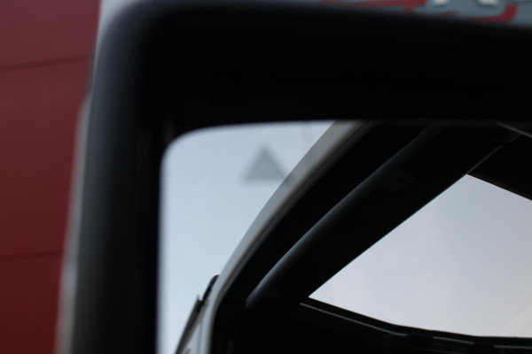 Jeep Wrangler Unlimited 4xe 380PK SAHARA OVERLAND | TRAILRATED | NAVIGATIE | APPLE CARPLAY/ANDROID AUTO | ACHTER/VOOR CAMERA | UITNEEMBARE DAKPLATEN | HARDTOP IN KLEUR | LEDEREN BEKLEDING | STOEL/STUUR VERWARMING | LED KOPLAMPEN | ADAPTIVE CRUISE CONTROL | TREE PLANKEN | HARD WHEELCOVER |