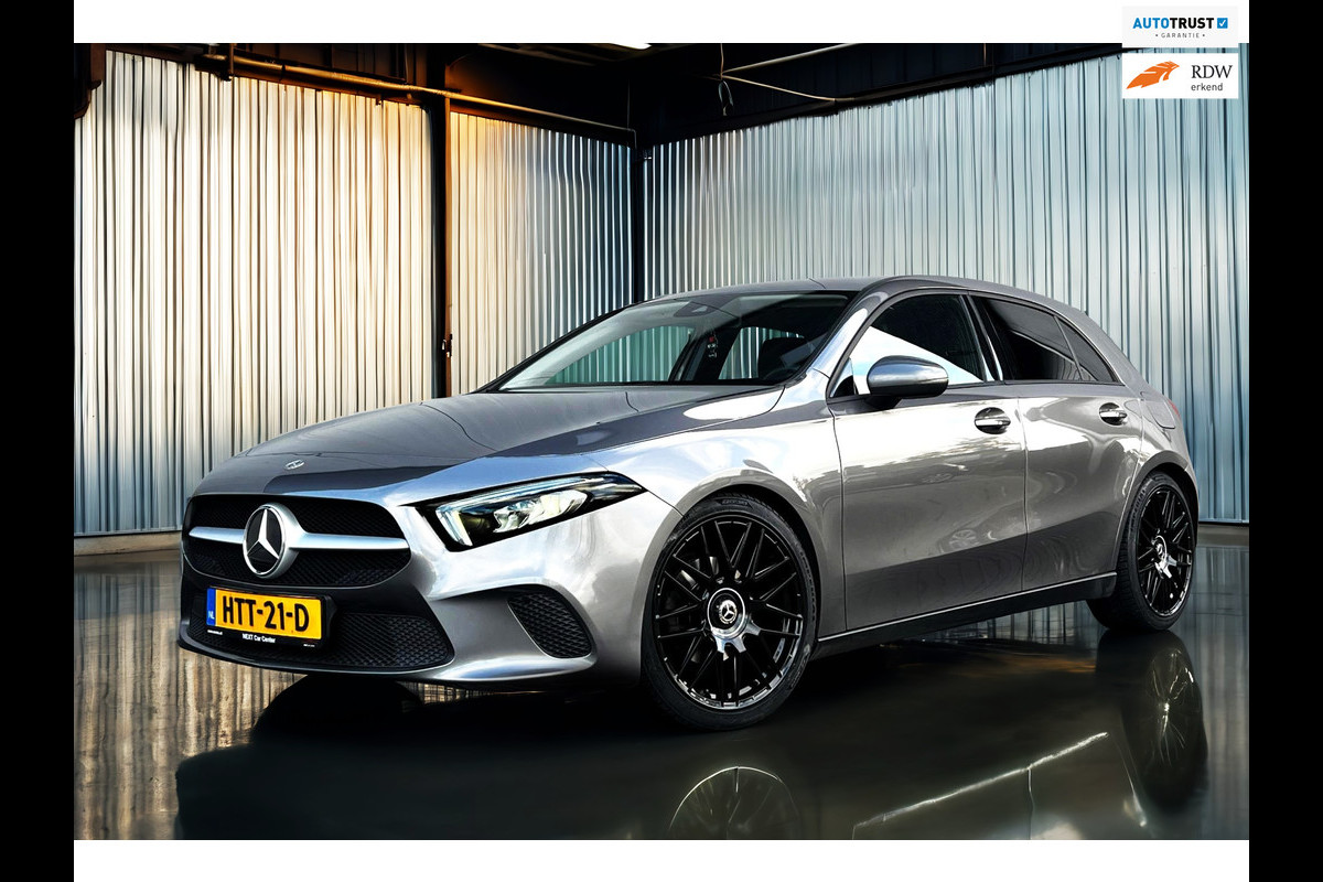 Mercedes-Benz A-Klasse 180 Business Solution AMG Line_Carplay_Camera_cruise