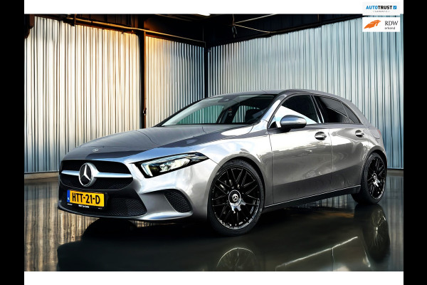 Mercedes-Benz A-Klasse 180 Business Solution AMG Line_Carplay_Camera_cruise