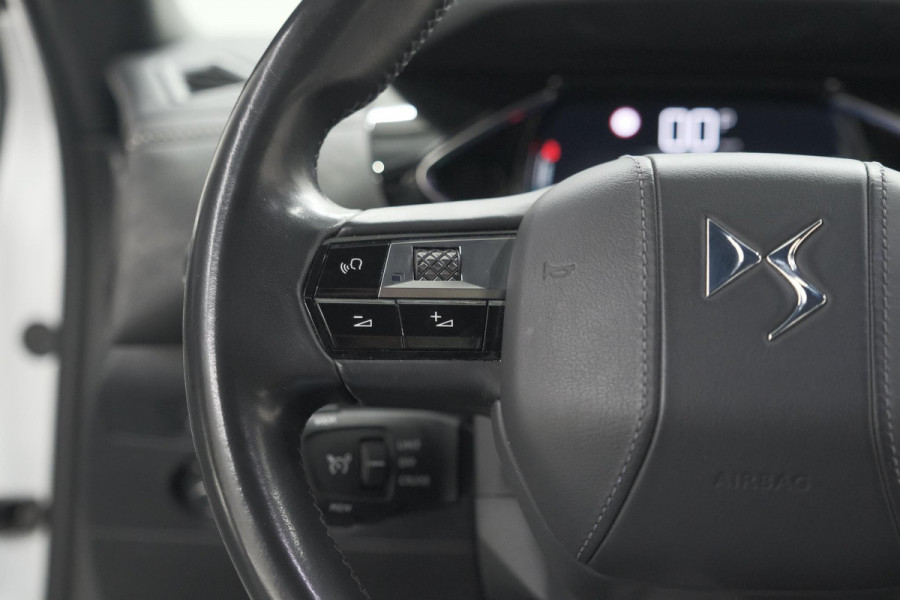 DS Ds 3 Crossback E-Tense So Chic 50 kWh | SHO = 93,8% | Allseason Banden | Camera | Dodehoekdetectie | Head-Up Display