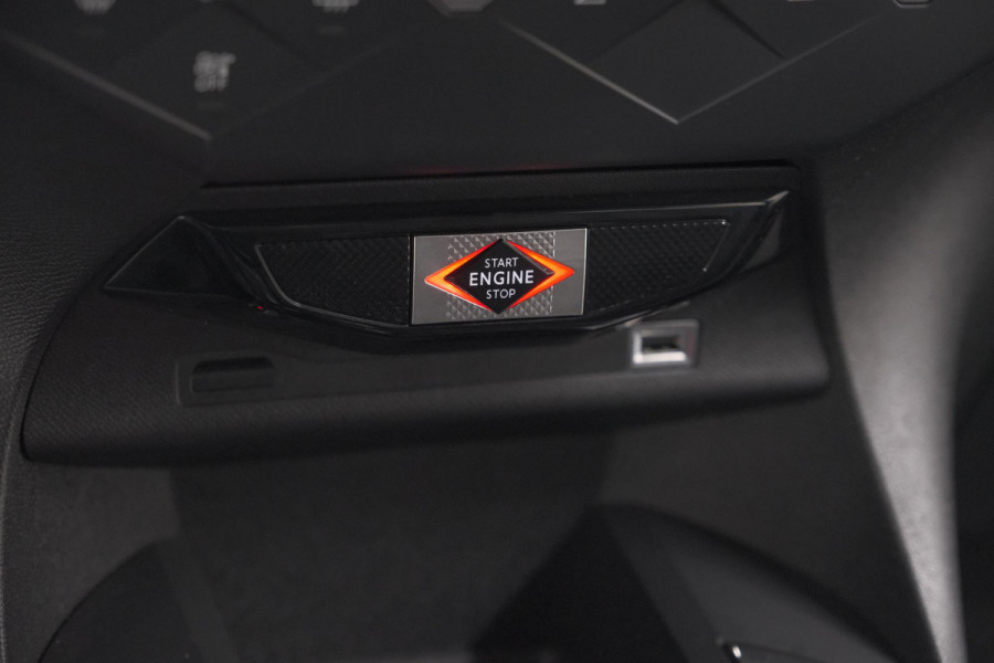 DS Ds 3 Crossback E-Tense So Chic 50 kWh | SHO = 93,8% | Allseason Banden | Camera | Dodehoekdetectie | Head-Up Display