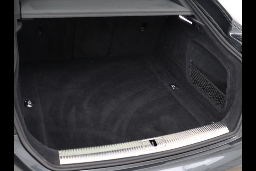 Audi A5 40 TFSI Sport S-Line edition | Carplay | Sportstoelen | Full LED | Half leder | Navigatie | Parkeerhulp | Cruise control | Bluetooth | Climate control | Sportstuur
