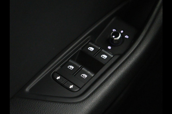 Audi A5 40 TFSI Sport S-Line edition | Carplay | Sportstoelen | Full LED | Half leder | Navigatie | Parkeerhulp | Cruise control | Bluetooth | Climate control | Sportstuur