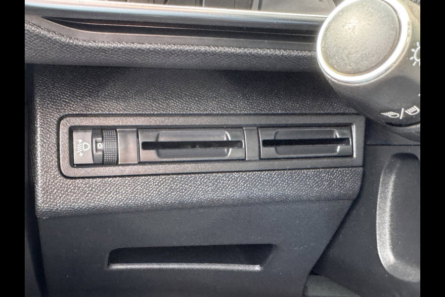 Peugeot 3008 1.2 PureTech Allure Pack - Navigatie / Apple Carplay I Airco I LED I DPC I Sport pakket I Dealer onderhouden