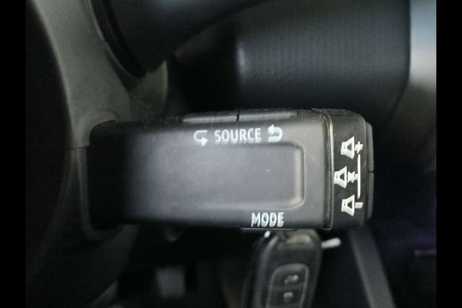 Renault Clio 1.6 E-Tech Hybrid 140 Business Zen uit 2021 Rijklaar  + 12 maanden Bovag-garantie Henk Jongen Auto's in Helmond,  al 50 jaar service zoals 't hoort!