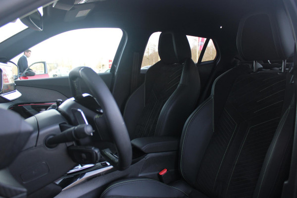 Peugeot 2008 1.2 Hybrid 145PK GT AUTOMAAT | ELEKTRISCH BEDIENBARE BESTUURDERSSTOEL | NAVIGATIE | FULL LED KOPLAMPEN | DRAADLOZE APPLE CARPLAY/ANDROID AUTO | ADAPTIVE CRUISE CONTROL | CAMERA VOOR + ACHTER | CLIMATE CONTROL | LICHTMETALEN VELGEN 17" | KEYLESS ENTRY/START | DAB+ RADIO | ALCANTARA/LEDEREN BEKLEDING  | DODEHOEK DETECTIE | PARKEERSENSOREN VOOR + ACHTER | STOEL VERWARMING |