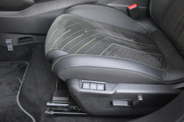 Peugeot 2008 1.2 Hybrid 145PK GT AUTOMAAT | ELEKTRISCH BEDIENBARE BESTUURDERSSTOEL | NAVIGATIE | FULL LED KOPLAMPEN | DRAADLOZE APPLE CARPLAY/ANDROID AUTO | ADAPTIVE CRUISE CONTROL | CAMERA VOOR + ACHTER | CLIMATE CONTROL | LICHTMETALEN VELGEN 17" | KEYLESS ENTRY/START | DAB+ RADIO | ALCANTARA/LEDEREN BEKLEDING  | DODEHOEK DETECTIE | PARKEERSENSOREN VOOR + ACHTER | STOEL VERWARMING |