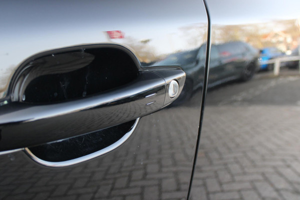 Peugeot 2008 1.2 Hybrid 145PK GT AUTOMAAT | ELEKTRISCH BEDIENBARE BESTUURDERSSTOEL | NAVIGATIE | FULL LED KOPLAMPEN | DRAADLOZE APPLE CARPLAY/ANDROID AUTO | ADAPTIVE CRUISE CONTROL | CAMERA VOOR + ACHTER | CLIMATE CONTROL | LICHTMETALEN VELGEN 17" | KEYLESS ENTRY/START | DAB+ RADIO | ALCANTARA/LEDEREN BEKLEDING  | DODEHOEK DETECTIE | PARKEERSENSOREN VOOR + ACHTER | STOEL VERWARMING |