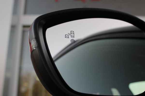 Peugeot 2008 1.2 Hybrid 145PK GT AUTOMAAT | ELEKTRISCH BEDIENBARE BESTUURDERSSTOEL | NAVIGATIE | FULL LED KOPLAMPEN | DRAADLOZE APPLE CARPLAY/ANDROID AUTO | ADAPTIVE CRUISE CONTROL | CAMERA VOOR + ACHTER | CLIMATE CONTROL | LICHTMETALEN VELGEN 17" | KEYLESS ENTRY/START | DAB+ RADIO | ALCANTARA/LEDEREN BEKLEDING  | DODEHOEK DETECTIE | PARKEERSENSOREN VOOR + ACHTER | STOEL VERWARMING |