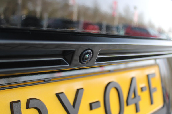 Peugeot 2008 1.2 Hybrid 145PK GT AUTOMAAT | ELEKTRISCH BEDIENBARE BESTUURDERSSTOEL | NAVIGATIE | FULL LED KOPLAMPEN | DRAADLOZE APPLE CARPLAY/ANDROID AUTO | ADAPTIVE CRUISE CONTROL | CAMERA VOOR + ACHTER | CLIMATE CONTROL | LICHTMETALEN VELGEN 17" | KEYLESS ENTRY/START | DAB+ RADIO | ALCANTARA/LEDEREN BEKLEDING  | DODEHOEK DETECTIE | PARKEERSENSOREN VOOR + ACHTER | STOEL VERWARMING |