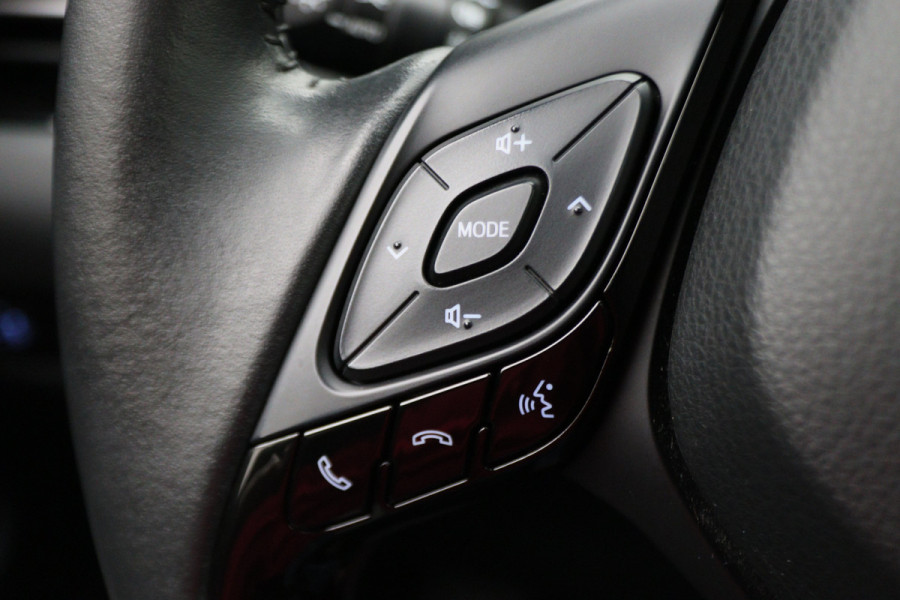 Toyota C-HR 1.8 Hybrid Dynamic Camera, Apple Carplay, Keyless, Lane Assist, ACC, LED, 18"