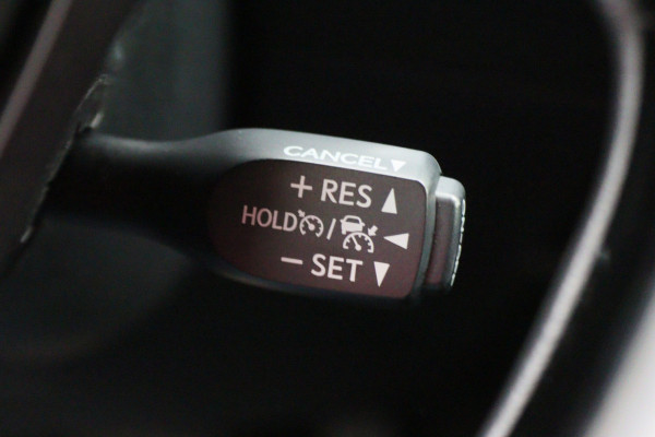 Toyota C-HR 1.8 Hybrid Dynamic Camera, Apple Carplay, Keyless, Lane Assist, ACC, LED, 18"